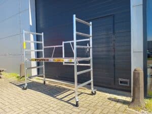 Kamersteiger met platform zonder luik