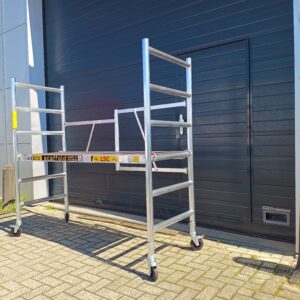 Kamersteiger met platform zonder luik